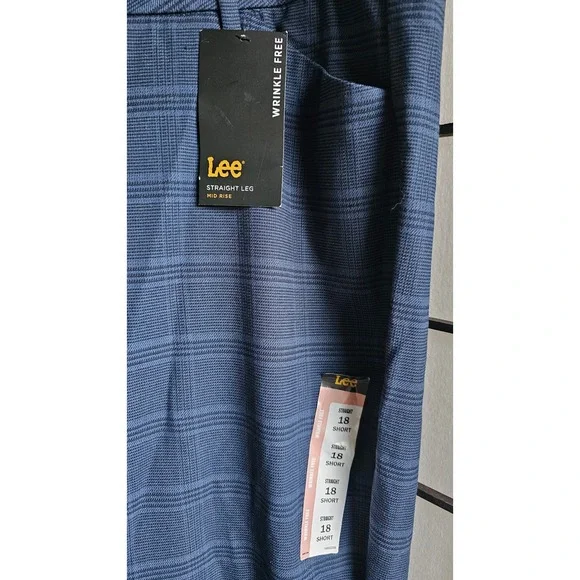 LEE Wrinkle Free Plaid Straight Leg Pants Women's Size 18 Short Blue Mid Rise - Picture 4 of 8